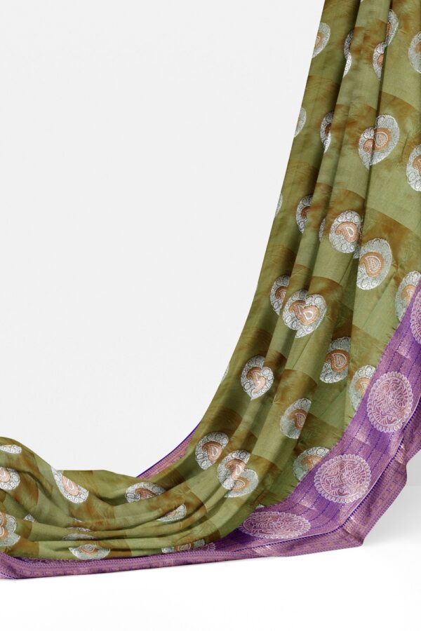sri kumaran stores semi kanchipuram silk saree moss green saree with ultramarine blue border and pallu 3