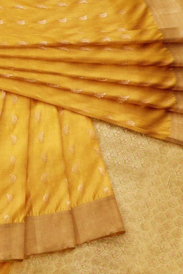 sri kumaran stores semi kanchipuram silk saree tuscany yellow saree with greenish yellow pallu 4