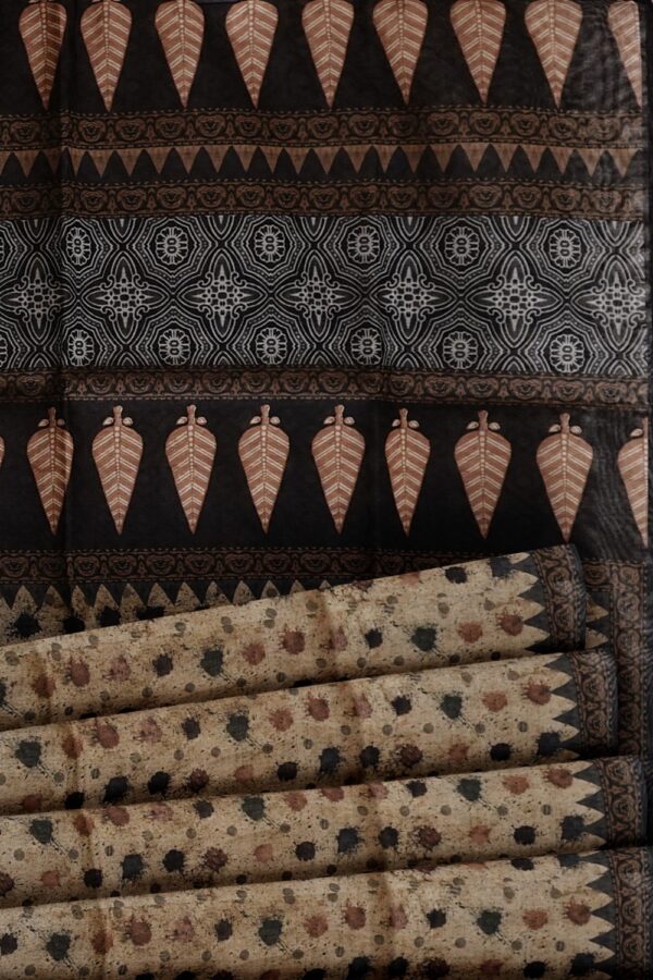 sri kumaran stores semi raw silk saree paint splatter pattern bisque color saree with black border and pallu 5