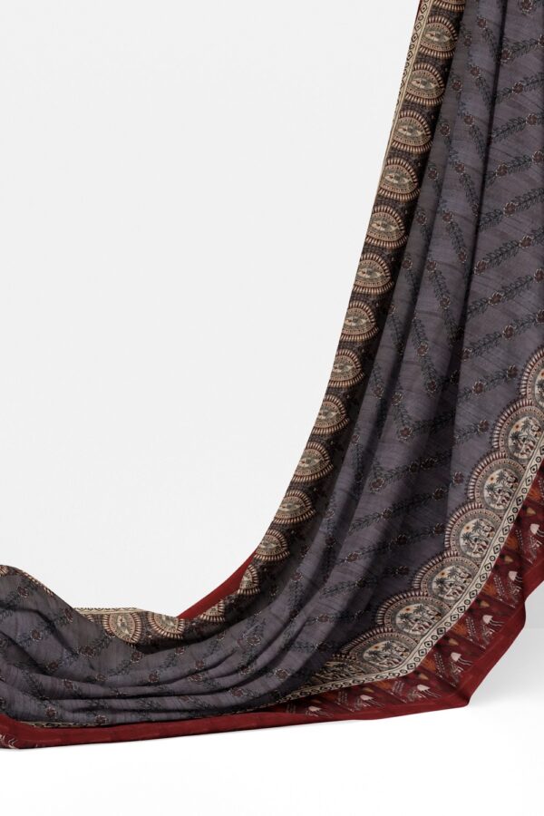sri kumaran stores semi raw silk saree slate gray color saree with warli print border and pallu 3