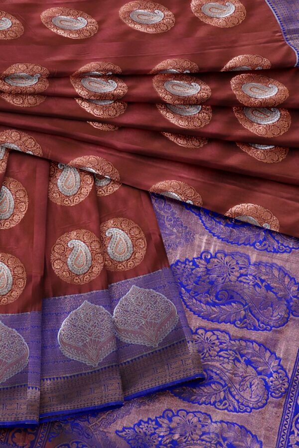 sri kumaran stores soft silk saree chocolate brown saree with ultramarine blue border and pallu 4