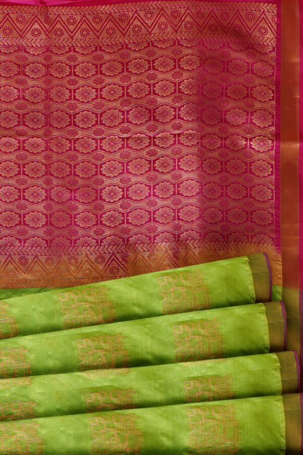 sri kumaran stores soft silk saree fern green saree with magenta pink pallu 5