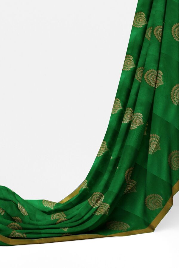 sri kumaran stores soft silk saree jade green saree with ultramarine blue pallu and zari border 3