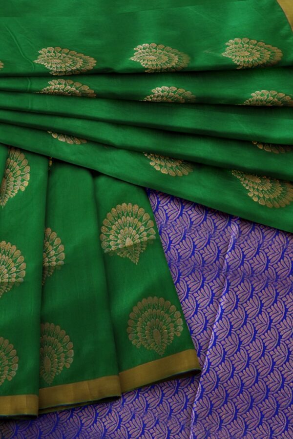 sri kumaran stores soft silk saree jade green saree with ultramarine blue pallu and zari border 4