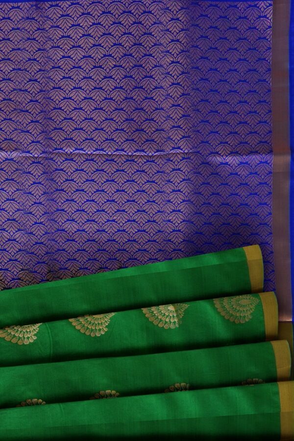 sri kumaran stores soft silk saree jade green saree with ultramarine blue pallu and zari border 5