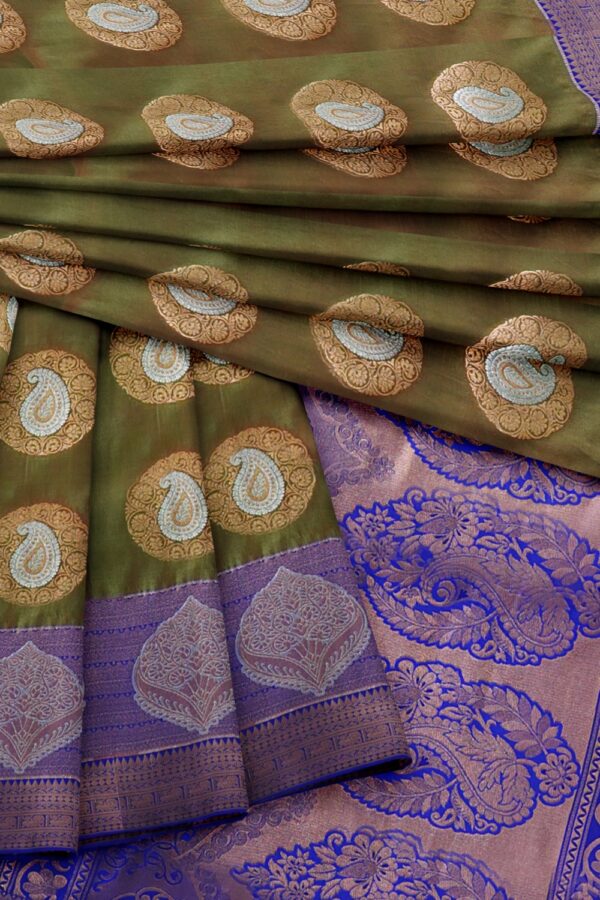sri kumaran stores soft silk saree juniper green saree with blue border and pallu 4
