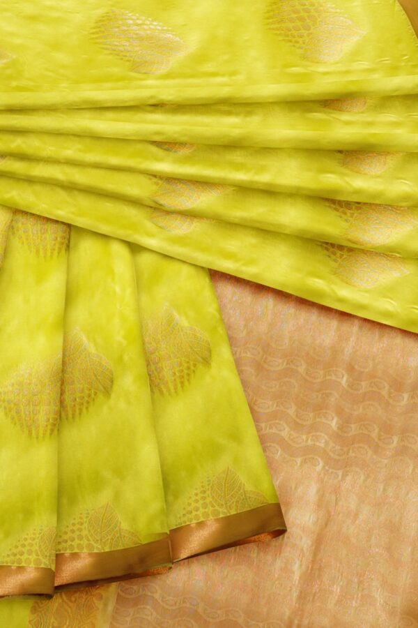 sri kumaran stores soft silk saree lime green saree with golden zari border and pallu 4