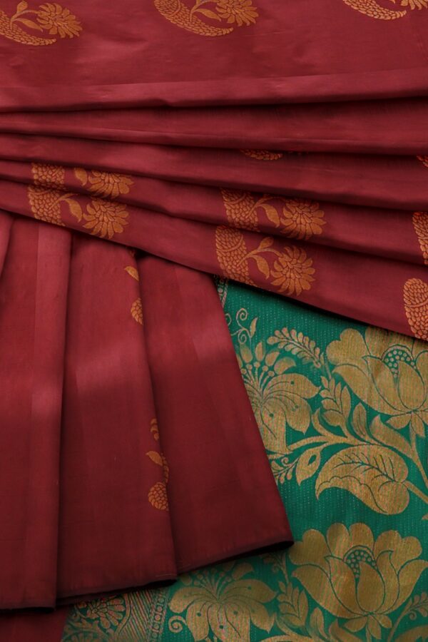 sri kumaran stores soft silk saree mulberry color saree with cerulean blue pallu 4