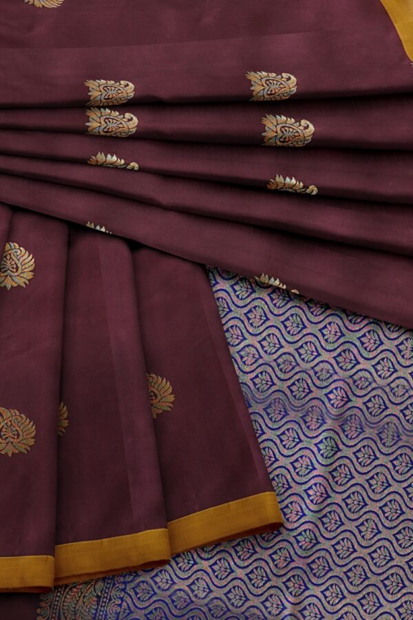 sri kumaran stores soft silk saree mulberry color saree with ultramarine blue pallu 4