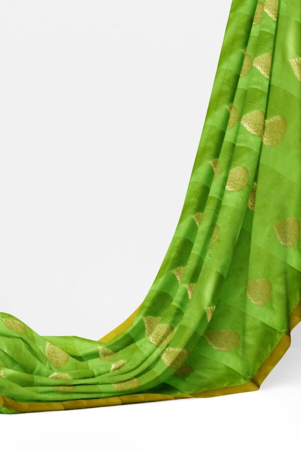 sri kumaran stores soft silk saree parrot green saree with magenta pink pallu 3