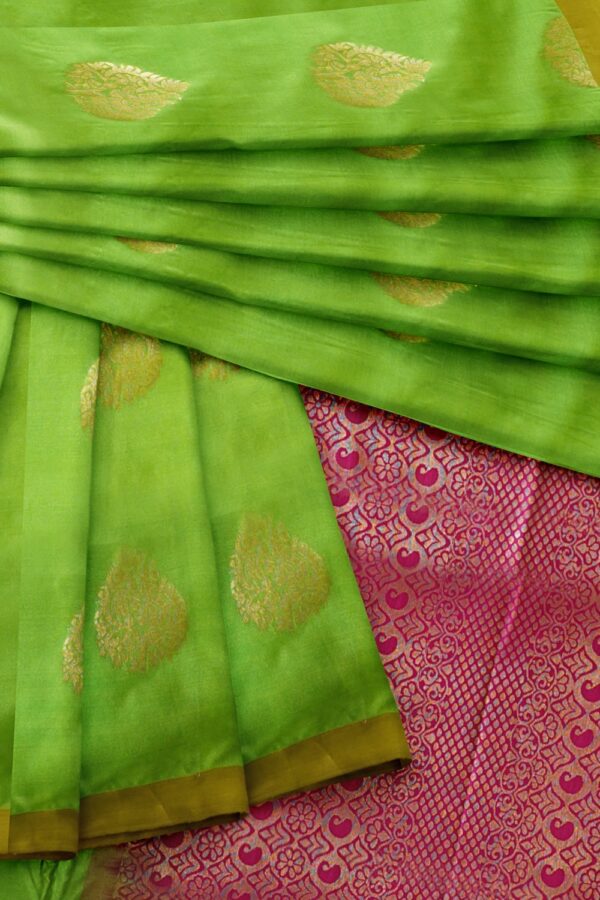 sri kumaran stores soft silk saree parrot green saree with magenta pink pallu 4