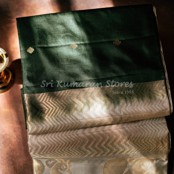 sri kumaran stores kanchipuram sarees dark green saree with cream pallu 1