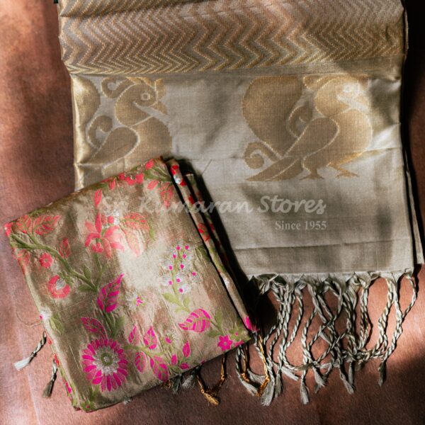sri kumaran stores kanchipuram sarees dark green saree with cream pallu 2