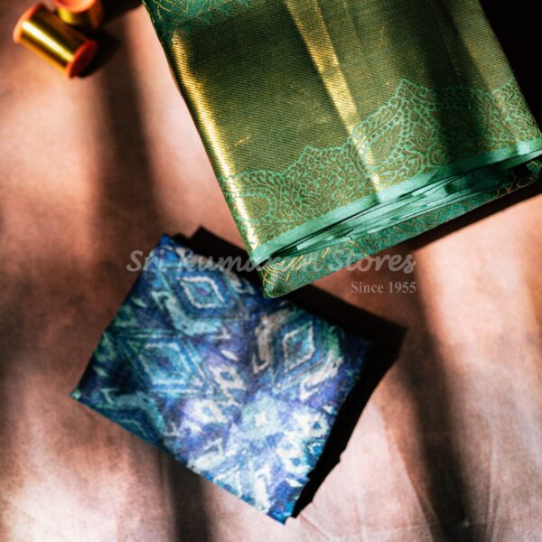 sri kumaran stores kanchipuram sarees dark green saree with golden border 2