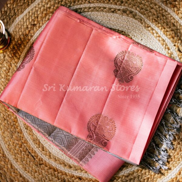 sri kumaran stores kanchipuram sarees light peach colour saree with grey pallu 1