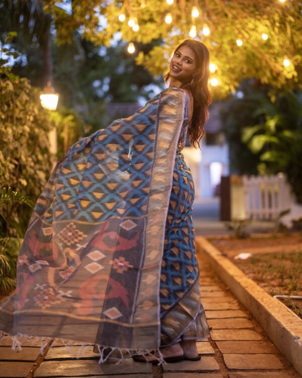 Sri kumaran stores instagram collection blue saree with golden border 2