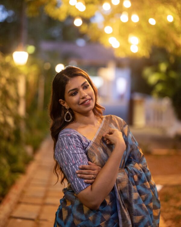 Sri kumaran stores instagram collection blue saree with golden border 3