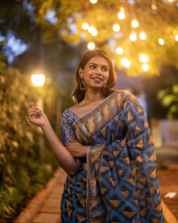 Sri kumaran stores instagram collection blue saree with golden border 4