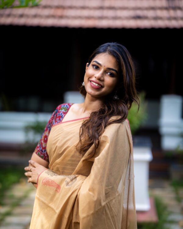 Sri kumaran stores instagram collection golden brown saree with red border 4