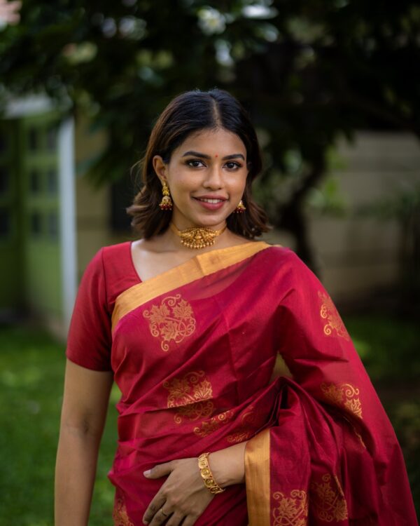 Sri kumaran stores instagram collection red saree with golden colour border 1 3
