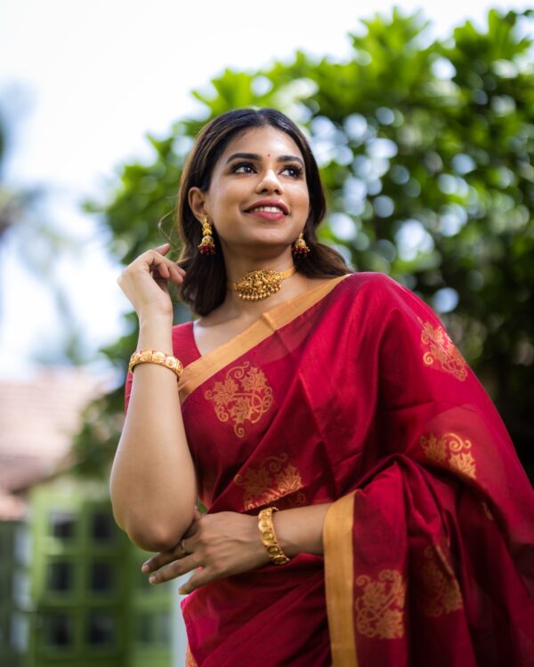 Sri kumaran stores instagram collection red saree with golden colour border 1 4