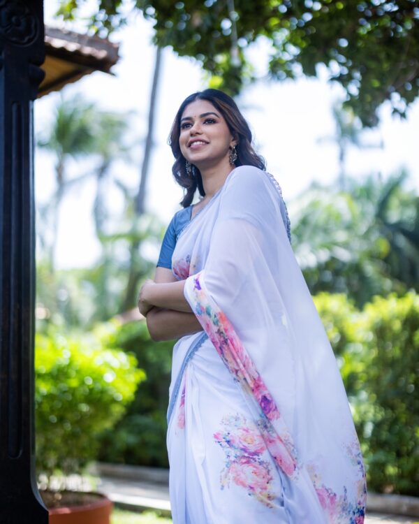 Sri kumaran stores instagram collection white saree with blue border 4