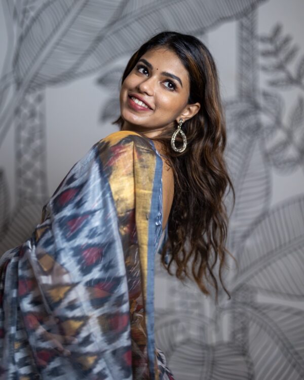 Sri kumaran stores instagram collection white saree with golden border 4