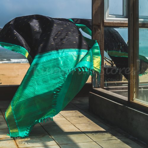 black-body-with-sea-green-border-1-1.jpg